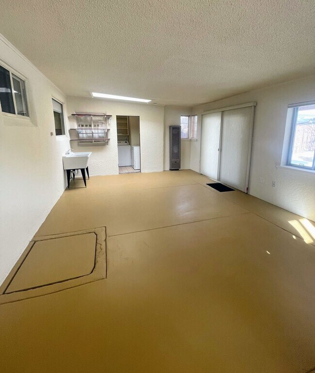 Building Photo - Casa Alegre 2 bedroom, 1 bath on Osage. Ha...