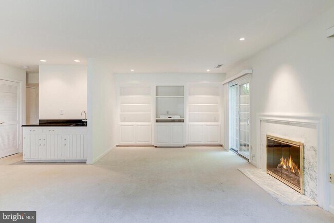 Building Photo - 1412 McLean Mews Ct