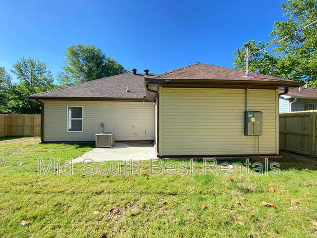 Building Photo - 115 Roosevelt Rd