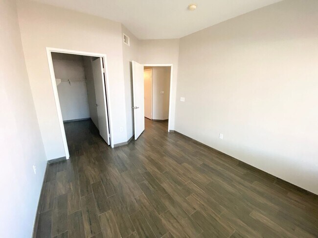 Building Photo - Gated Community Comfort – 2 Bed, 2 Bath Be...