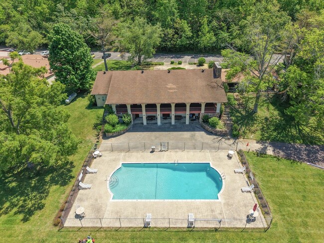 Building Photo - Discover the most affordable home in Belle Forest, located in Nashville's highly coveted 37221 zi...