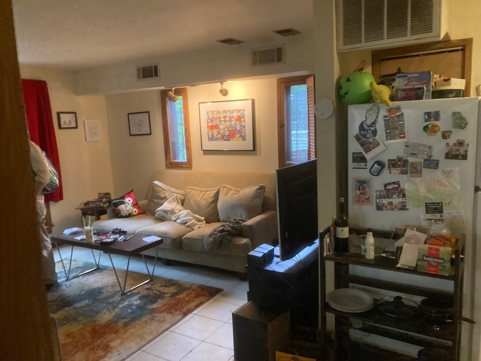 living room - 341 Glendale Ave NE