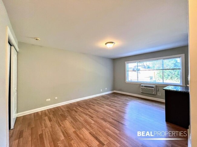 Building Photo - 0 bedroom in HIGHLAND PARK IL 60035