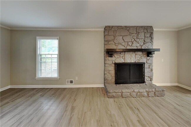 Building Photo - 255 St Patrick Dr SW