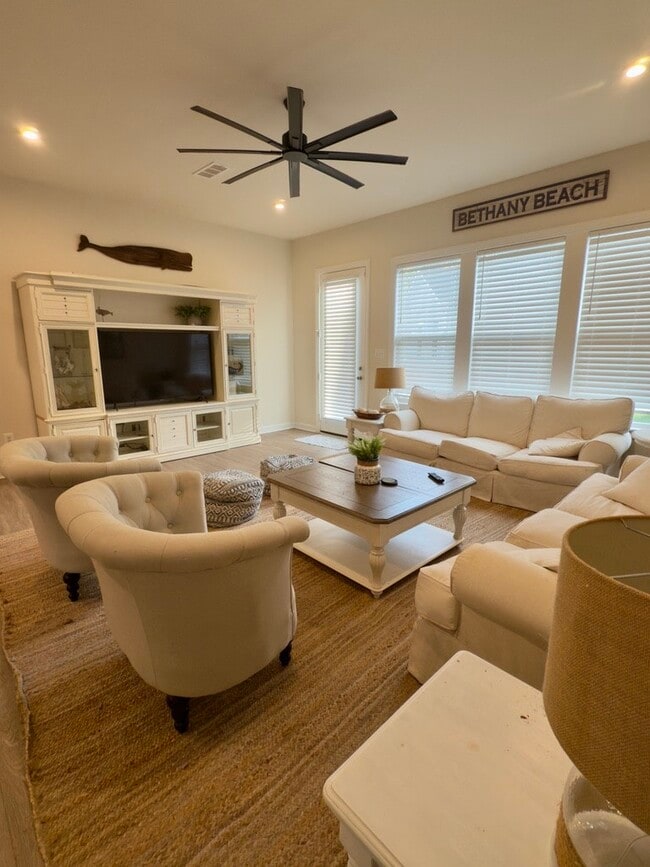 Building Photo - 37 Beach Club Ave