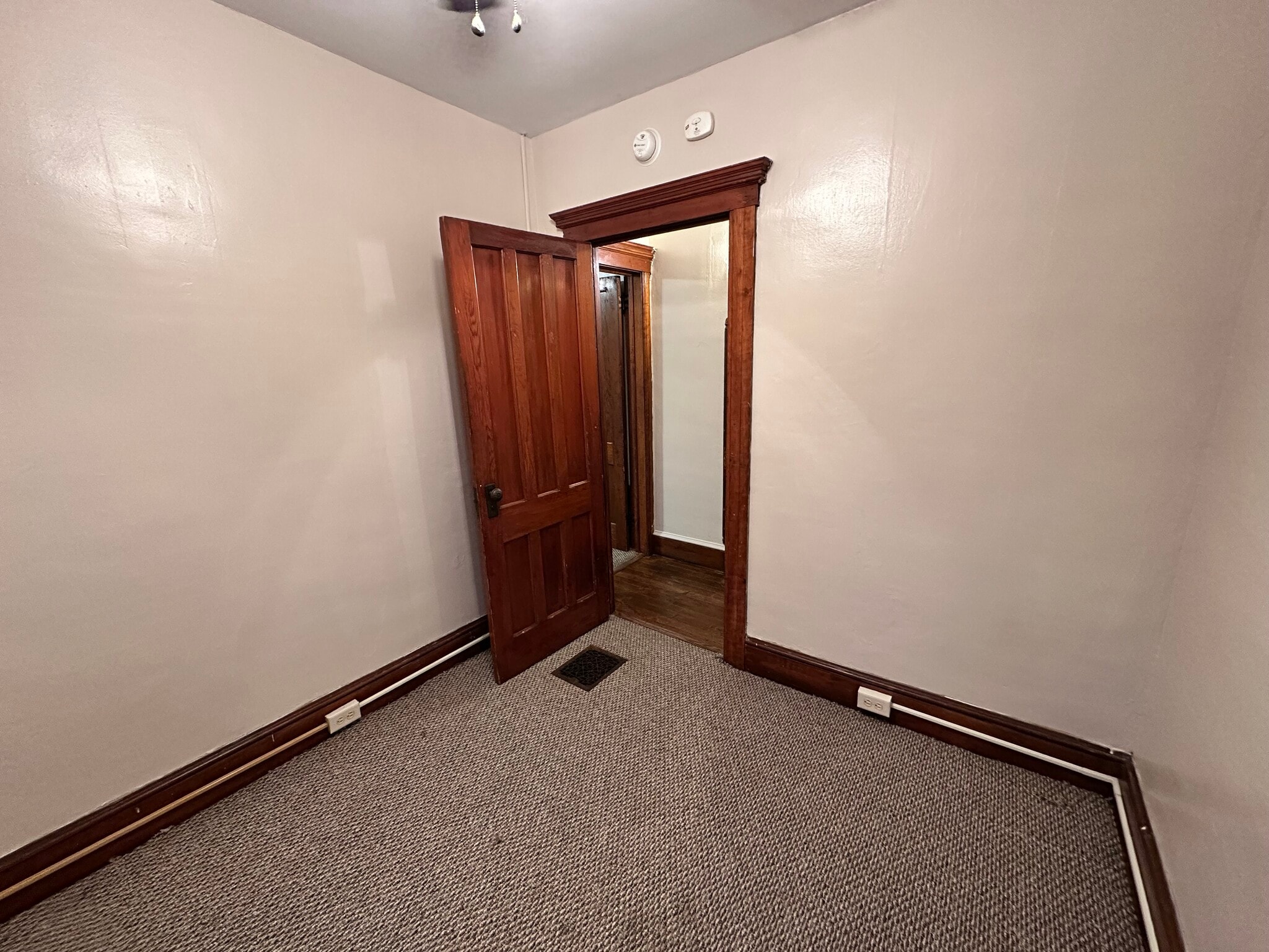 Building Photo - 17 Washington St