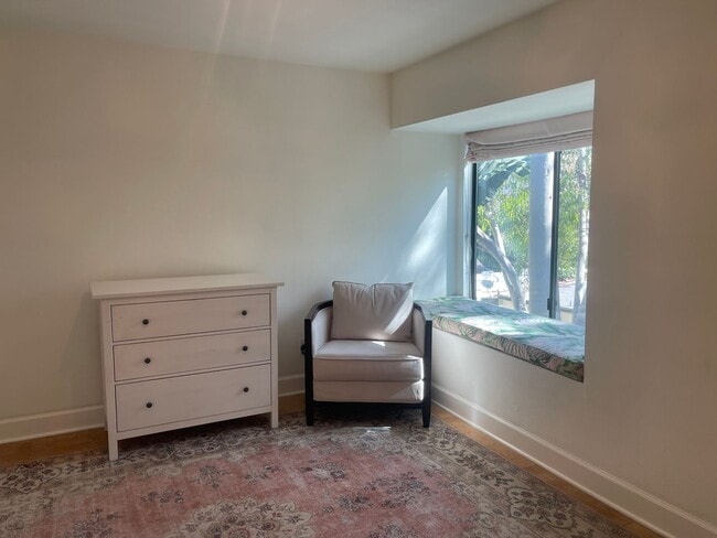 Building Photo - Hollywood Luxury 2 Bed Condo!