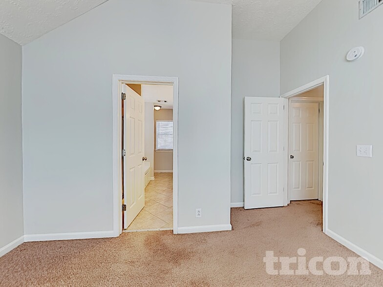 Building Photo - 429 Essex Park Cir