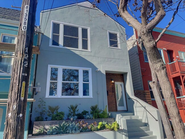 Building Photo - 2 Bed, 2 Bath - Top Floor Modern Mission C...