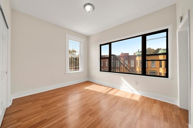 Building Photo - 704 Bergen Ave