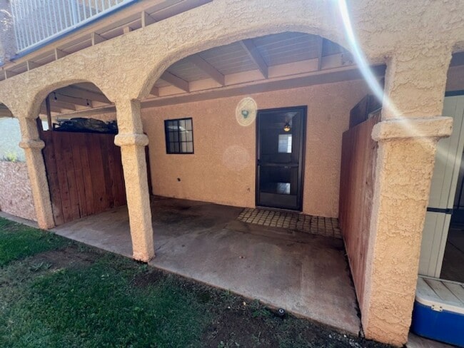 Building Photo - Cimaron Terrace Townhome