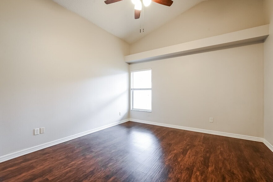 Building Photo - 92 Pine Forest Pl