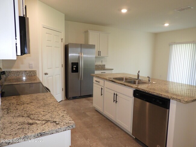 Building Photo - 3782 Coachman Ln SE