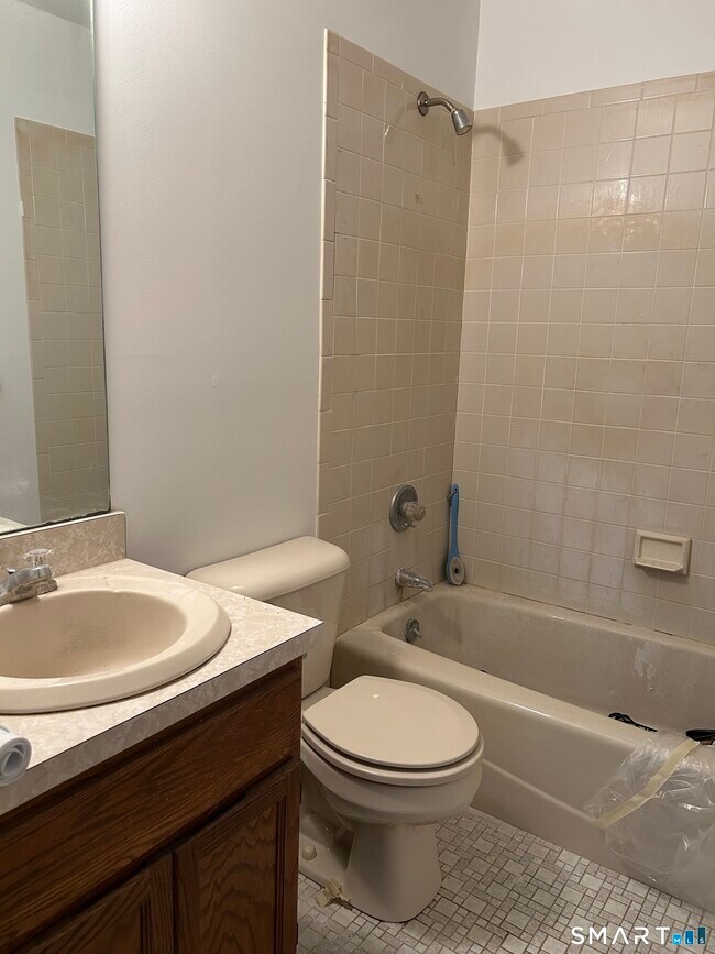 Building Photo - 43 Valley Dr