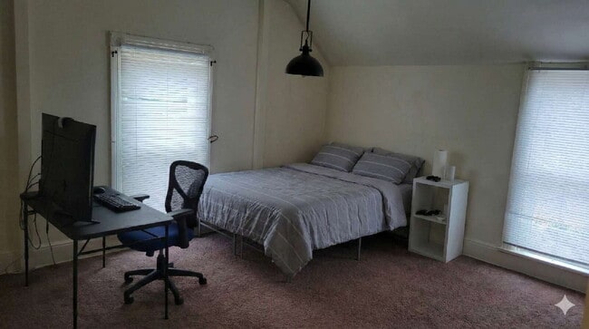Building Photo - 2 bedroom 1 bath - available for June 1st right across the street from UWEC!