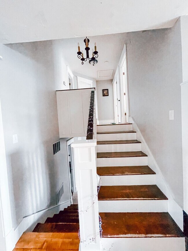 Building Photo - Spacious 4 Bedroom 3 Bath in Orem