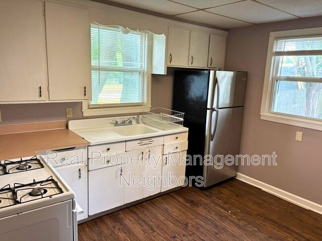 Building Photo - 2257 Berwyn Ave SW