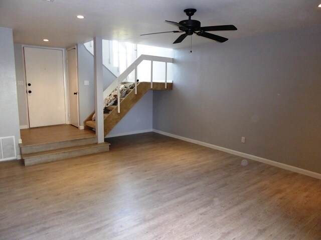 Building Photo - Upgraded End-Unit Townhome