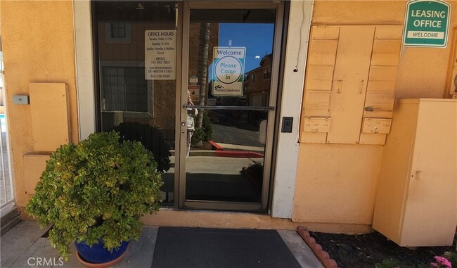 Building Photo - 1113 Turquoise St