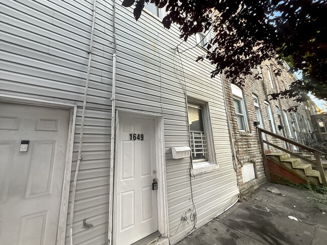 Primary Photo - 1649 Ceddox St