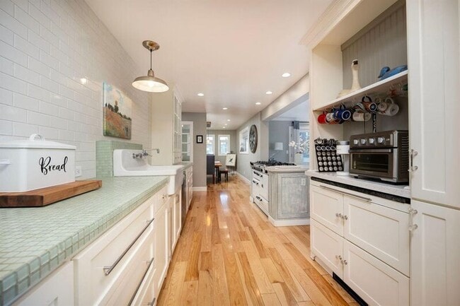 Building Photo - 12422 Homestead Way