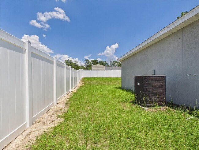 Building Photo - 13215 SW 77th Ave