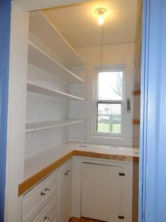 Building Photo - 320 N Dodge St