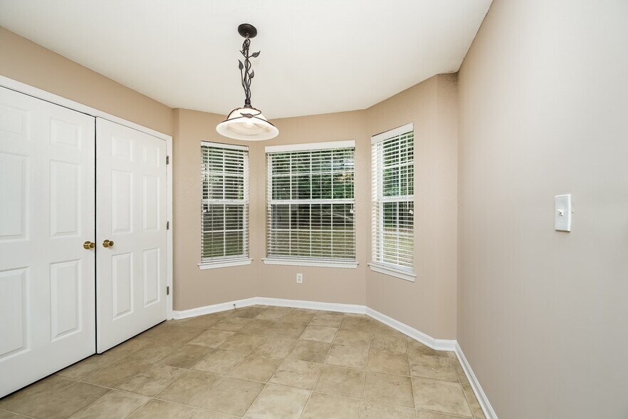 Building Photo - 5308 Rolling Meadow Dr SW