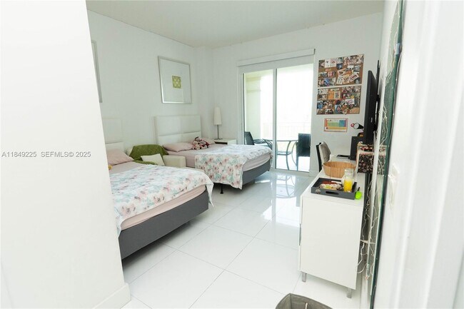 Building Photo - 150 Sunny Isles Blvd