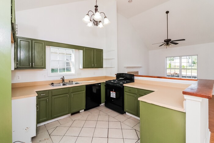 Building Photo - 305 Brook Ct