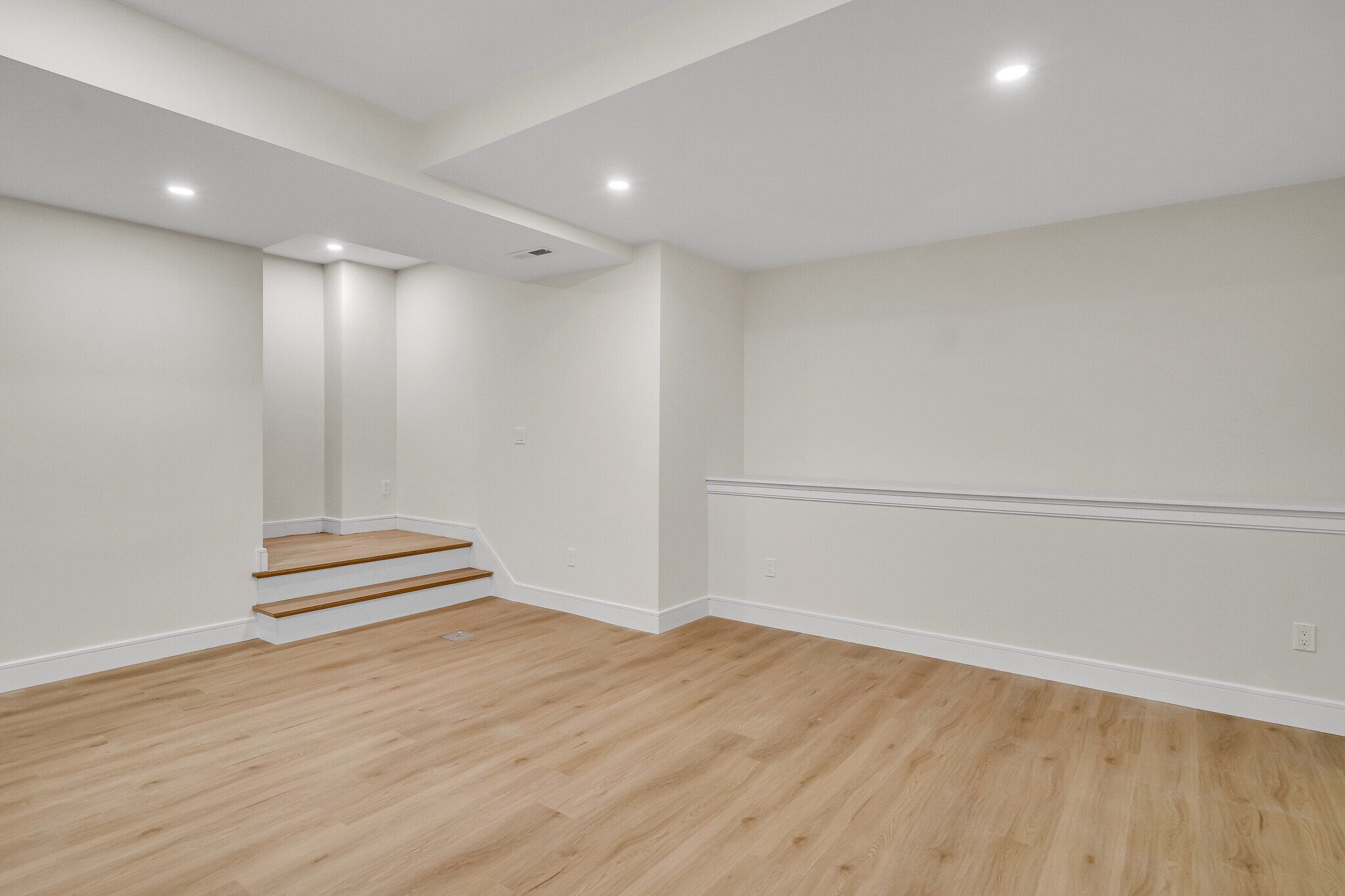 Building Photo - 77 Thorndike St