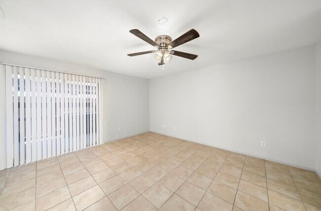 Building Photo - 7847 Green Lawn Dr