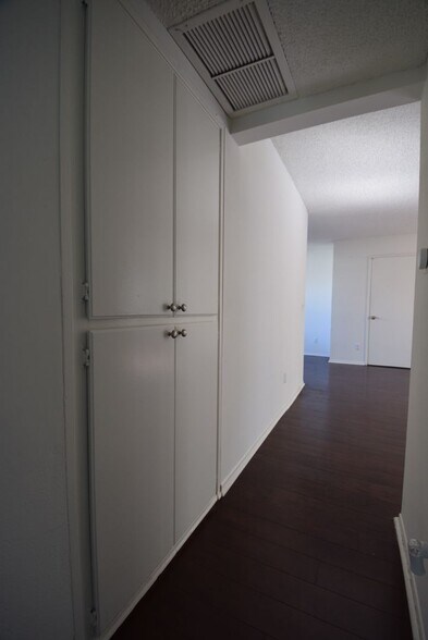 Building Photo - 12338 Oxnard St