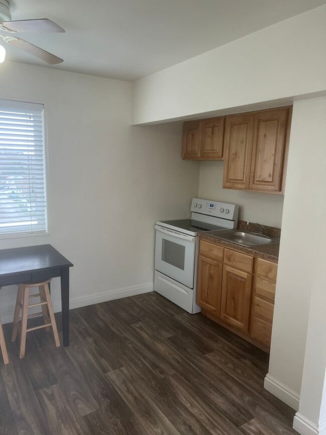 Building Photo - South of BYU Campus 1 bed/ 1 bath