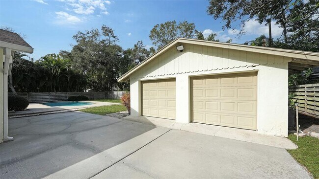 Building Photo - 1763 South Dr