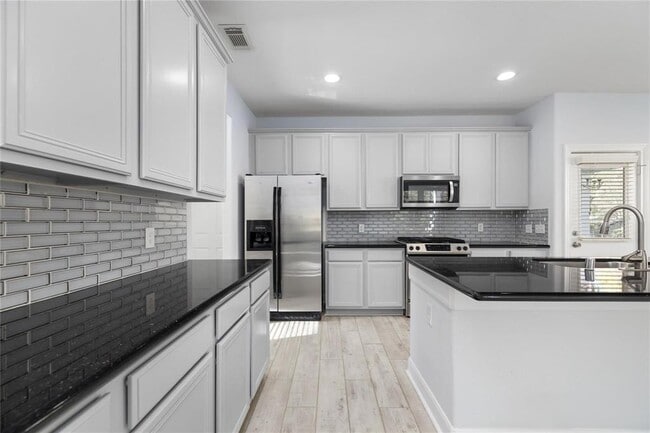 Building Photo - 90 Panterra Way