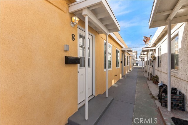 Building Photo - 1128 W Balboa Blvd
