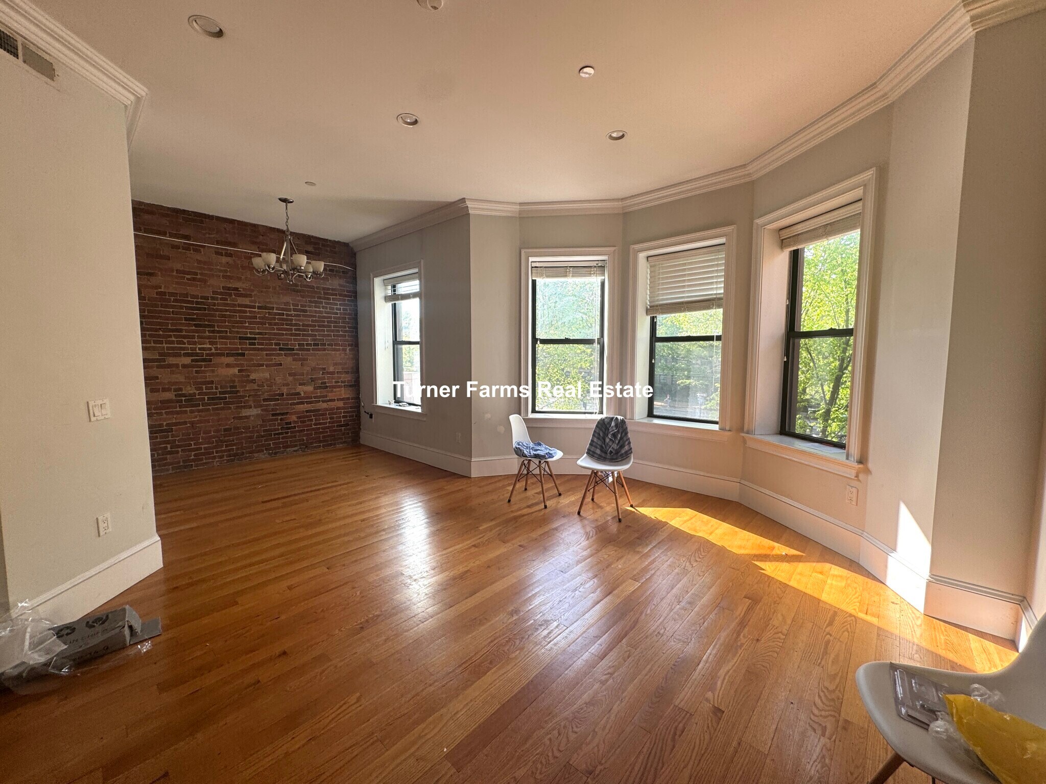 Building Photo - 1087 Beacon St