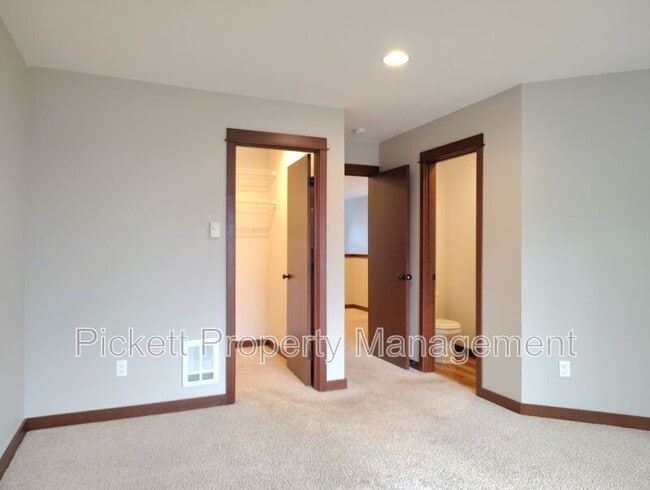 Building Photo - 10715 NE Rhody Wy