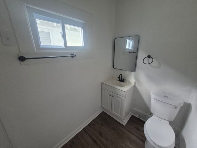 Building Photo - Charming 2-Bedroom Home with Fenced Yard in Covington!