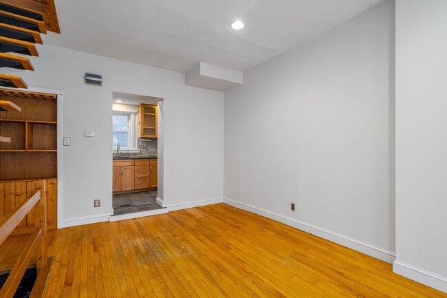 Building Photo - 802 LeCount St