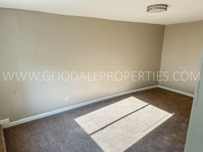 Building Photo - Charming 3 Bed, 1 Bath Home in Southwest Des Moines