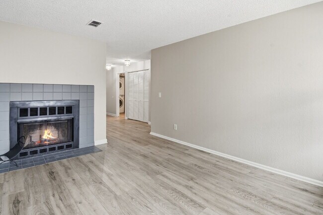 Building Photo - $1,495.95 - 1 Bed, 1 Bath Updated Unit in Westminster with In Unit Washer/Dryer!