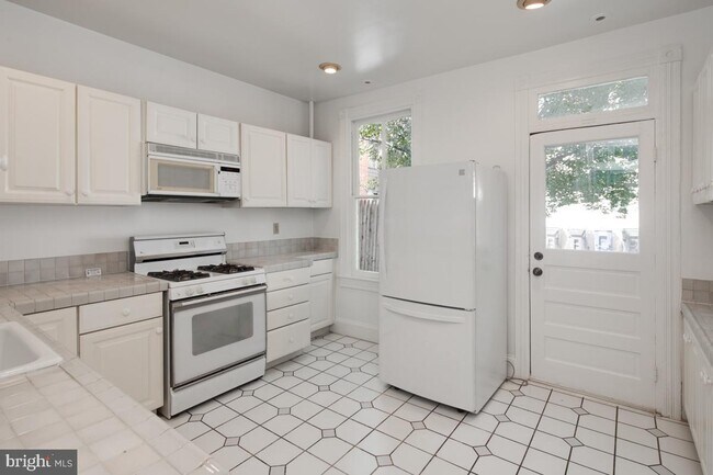 Building Photo - 1322 35th St NW