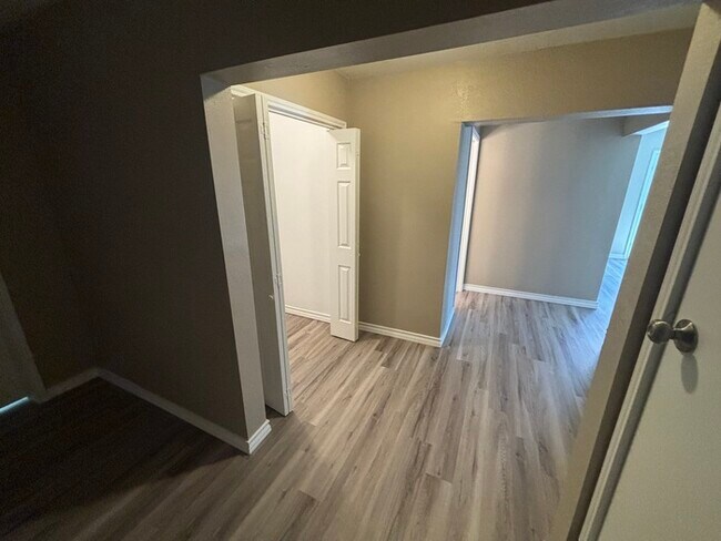 Building Photo - Spacious 3 bed 2 bath home, move in ready