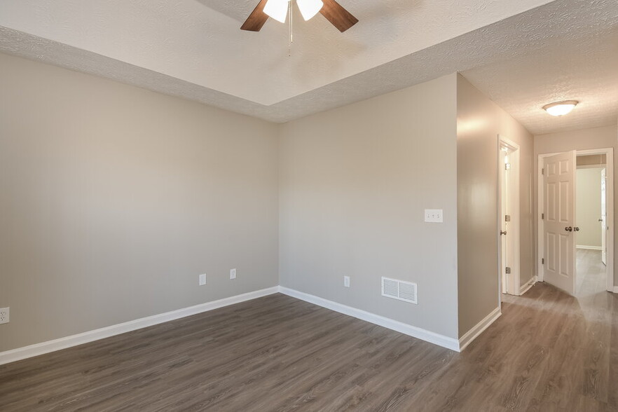 Building Photo - 4949 Lake Park Ln