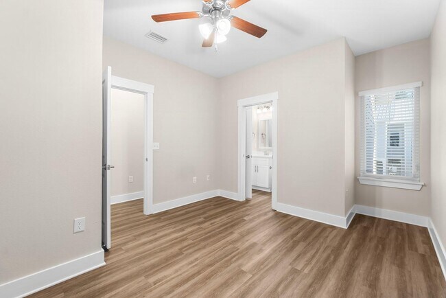 Building Photo - 118 N Sand Palm Rd