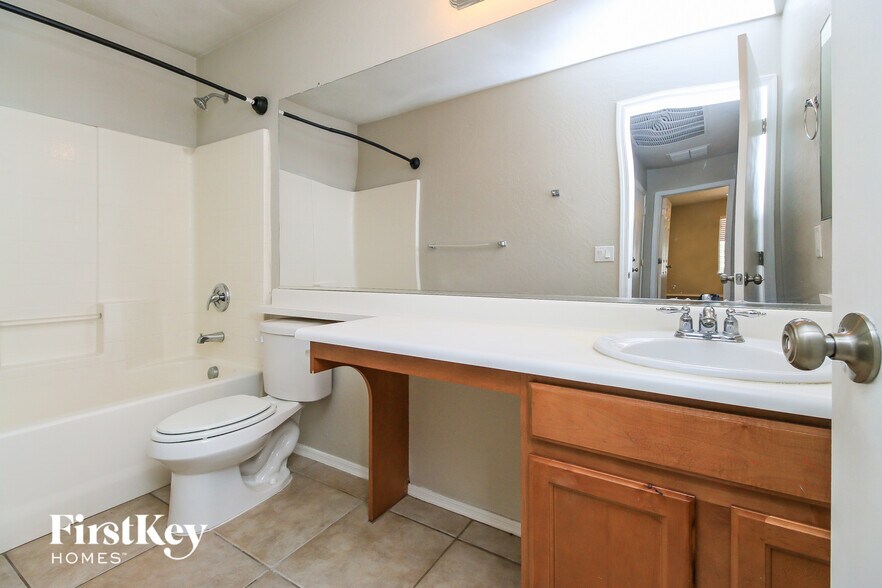 Building Photo - 7023 S 38th Dr