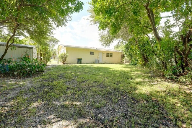 Building Photo - 2401 SW 58th Manor