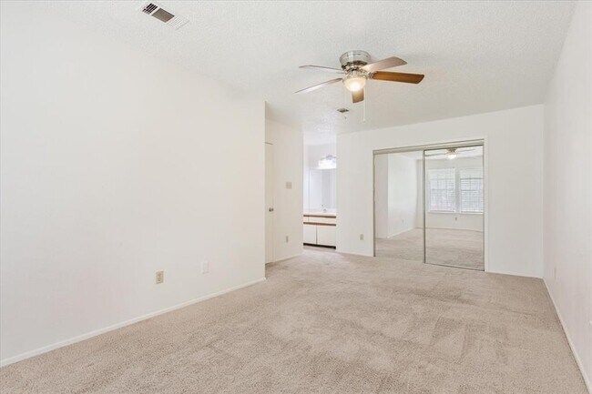 Building Photo - 1015 E Yager Ln